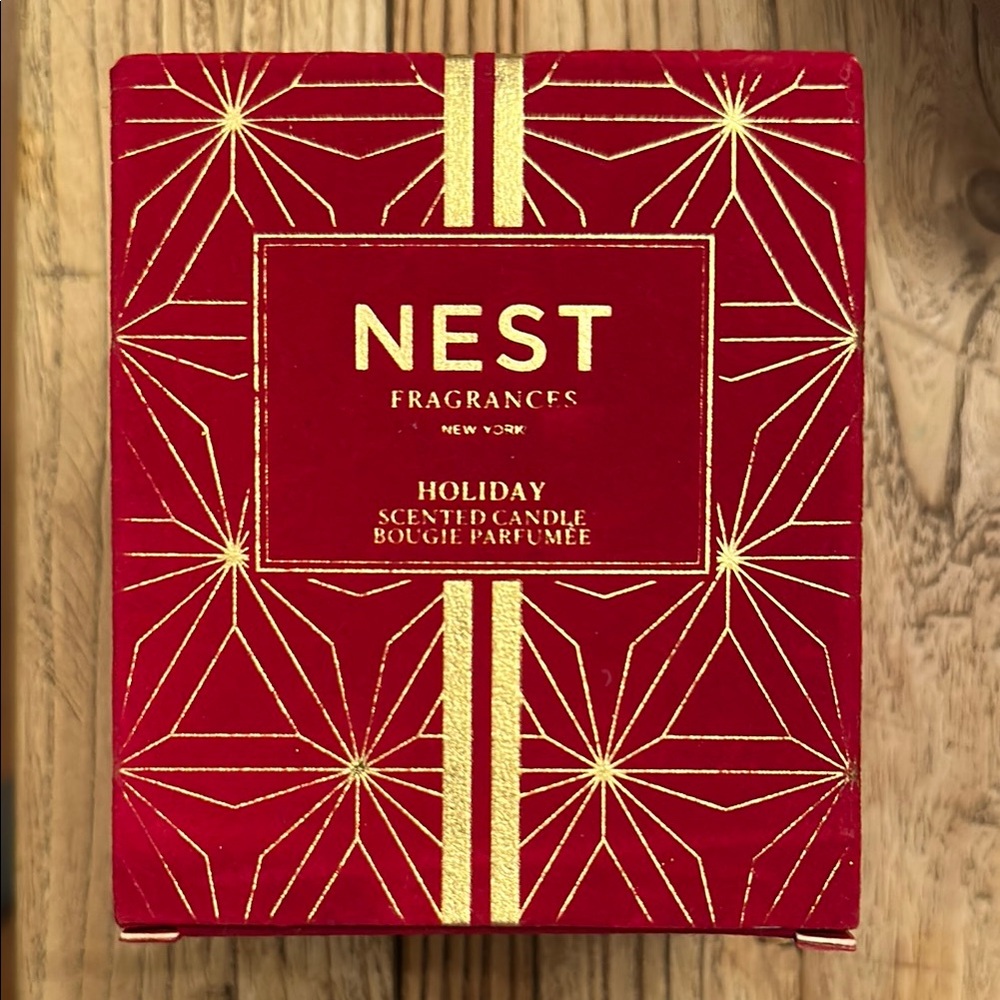 NEST Fragrances Red and Gold Holiday Candle